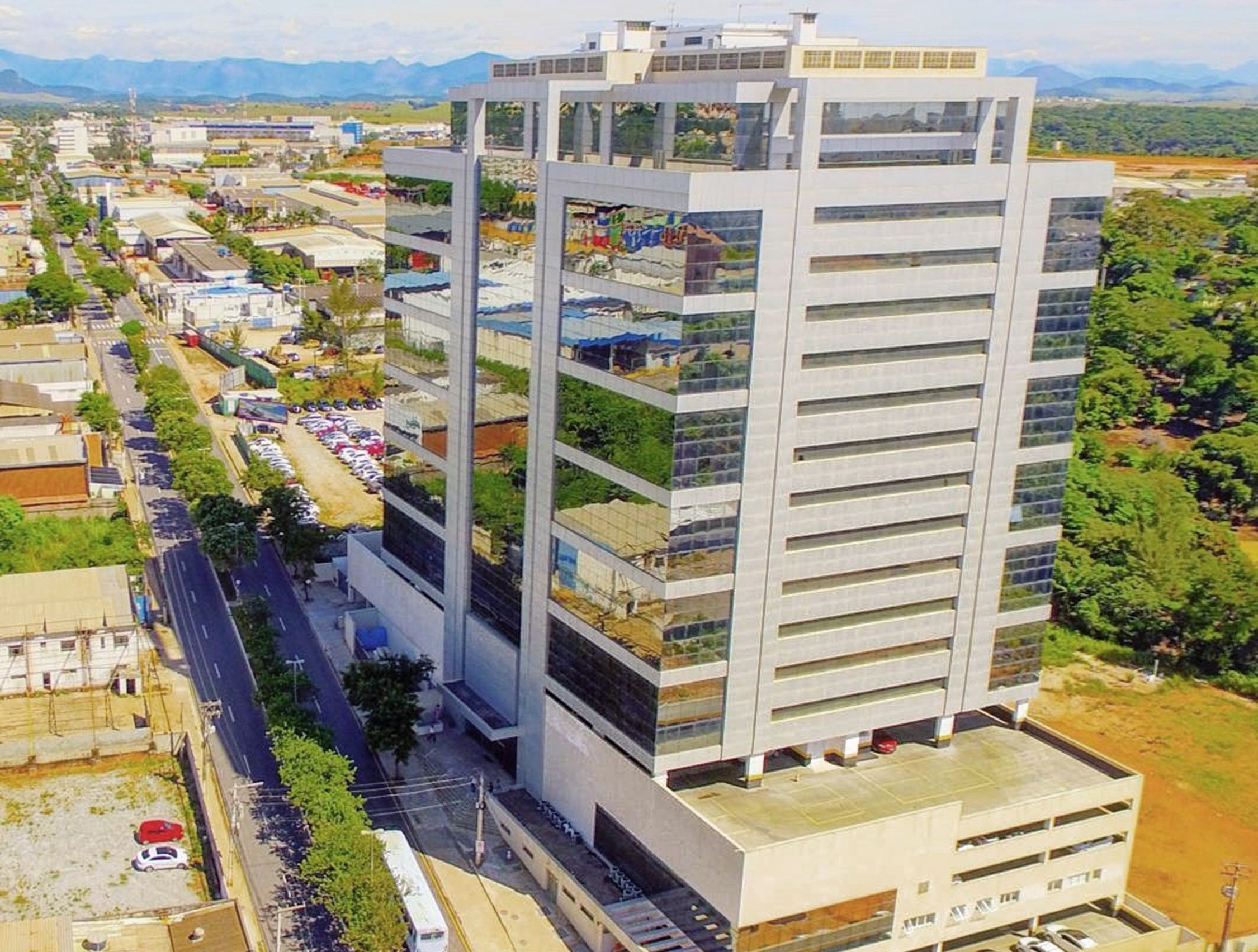 XPCM11 corta patrimônio e fecha novas locações em Macaé